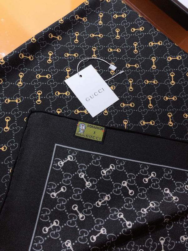Gucci silk scarf 90X90cm E (8)