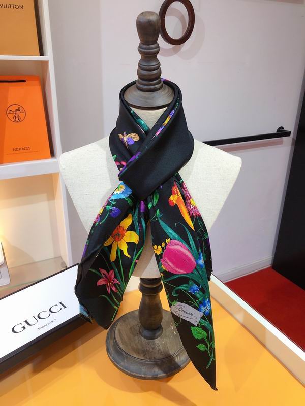 Gucci silk scarf 90X90cm E (8)