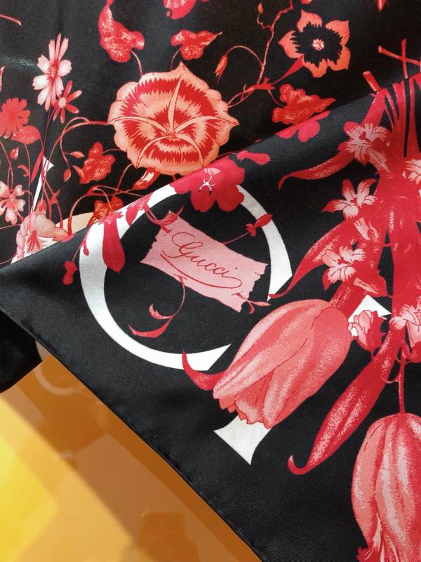 Gucci silk scarf 90X90cm E (9)