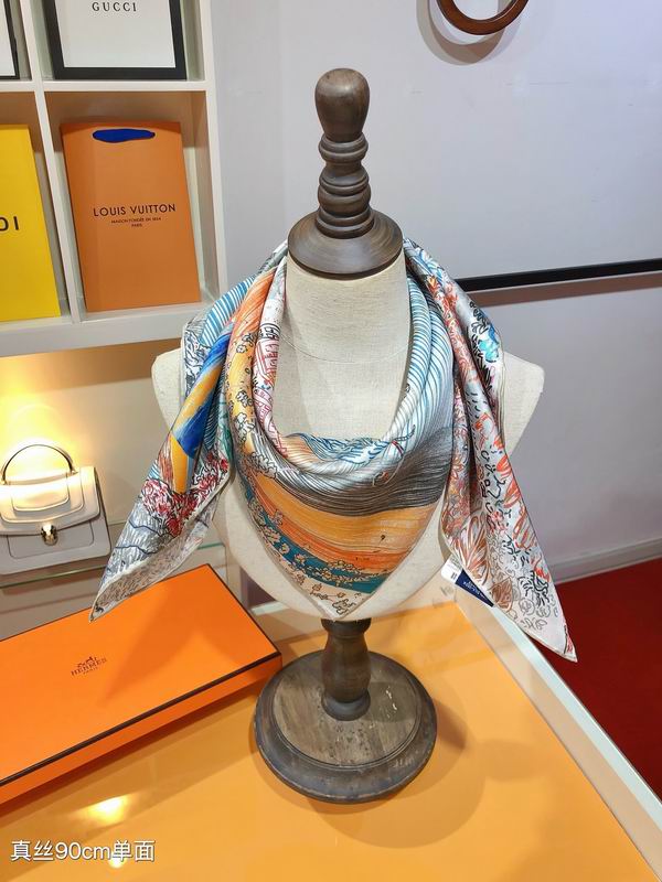 Hermes silk scarf 90X90cm E (17)