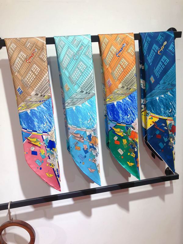 Hermes silk scarf 90X90cm E (17)