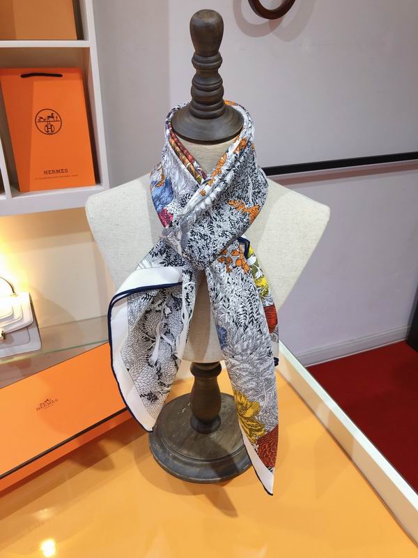Hermes silk scarf 90X90cm E (2)