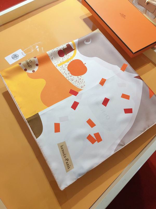 Hermes silk scarf 90X90cm E (29)