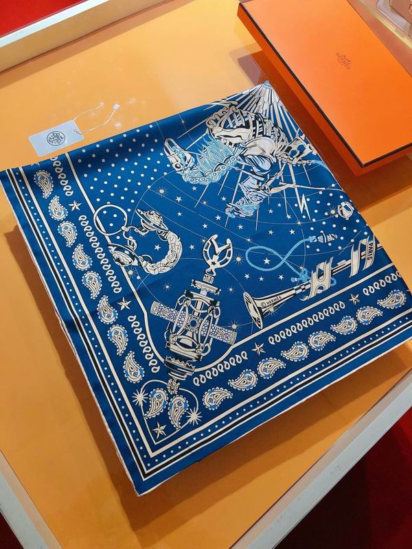 Hermes silk scarf 90X90cm E (3)