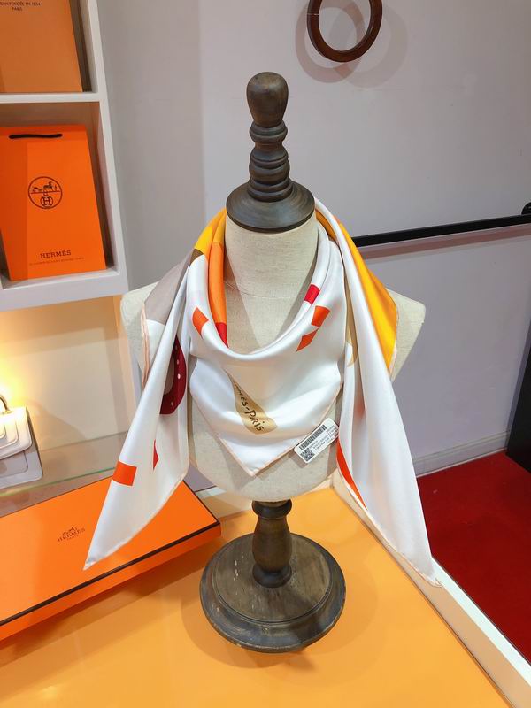Hermes silk scarf 90X90cm E (31)
