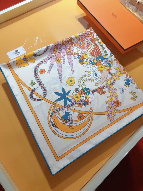 Hermes silk scarf 90X90cm E (4)