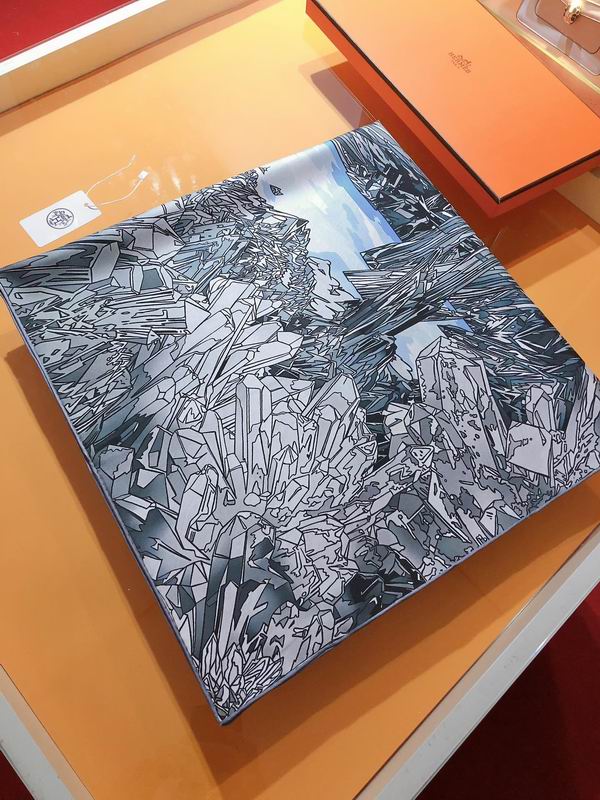 Hermes silk scarf 90X90cm E (8)
