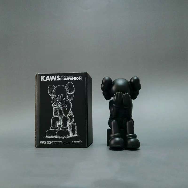 Kaws 8x7x12cm 110g  (8)