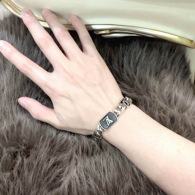 LV Bracelet 04yxh08 (4)