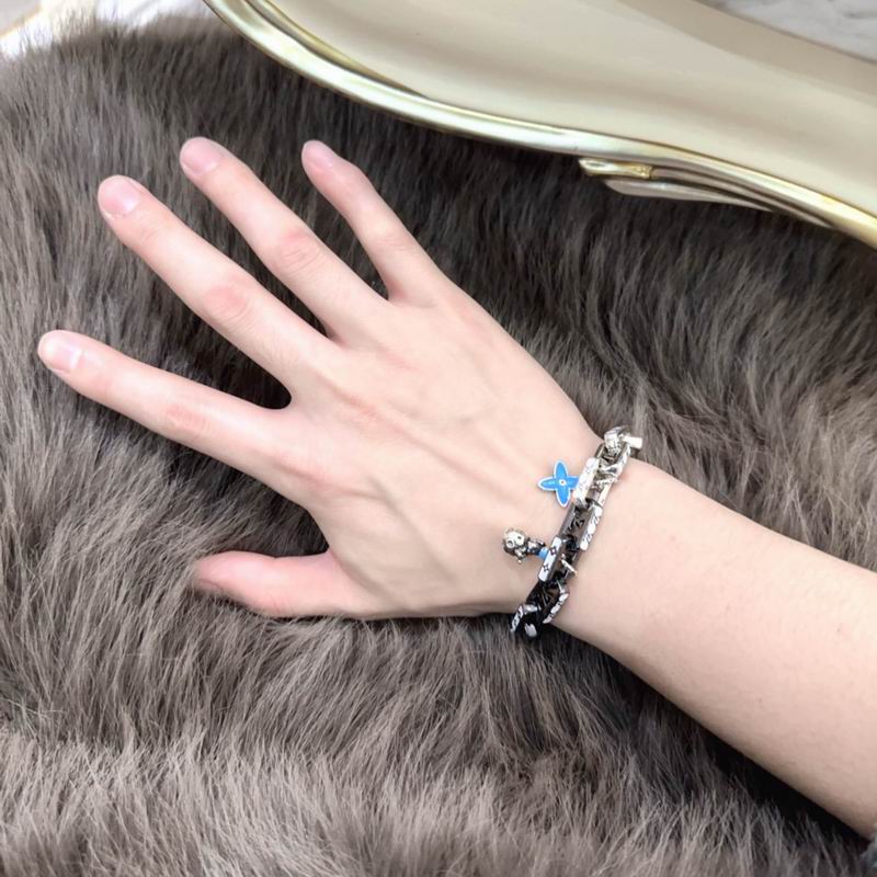 LV Bracelet 04yxh09 (4)