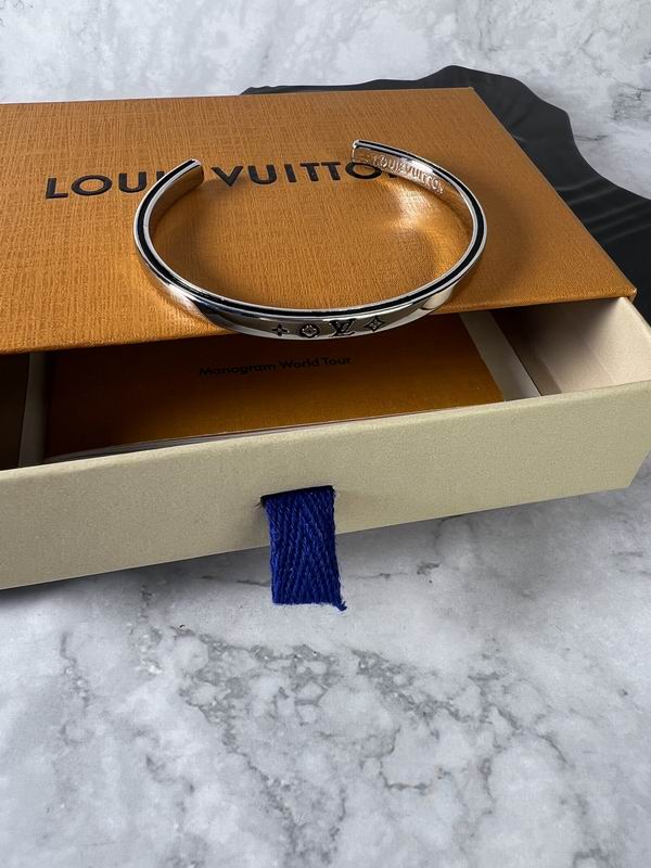 LV Bracelet 04yxh100 (1)