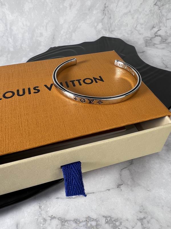 LV Bracelet 04yxh100 (2)