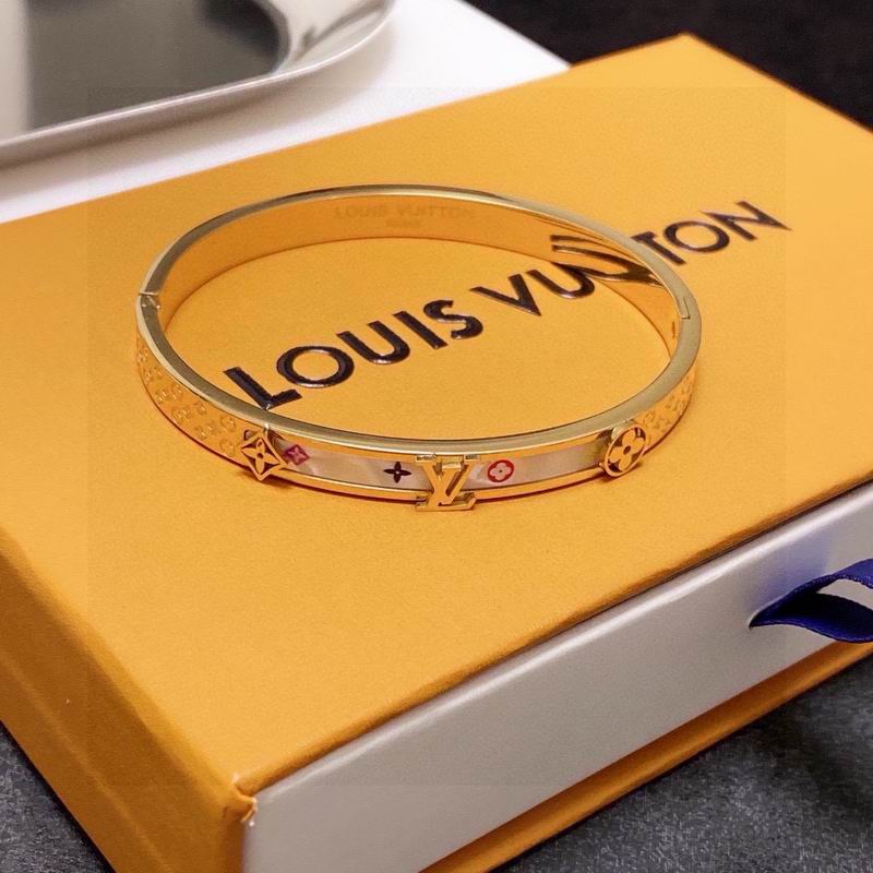 LV Bracelet 04yxh103 (2)