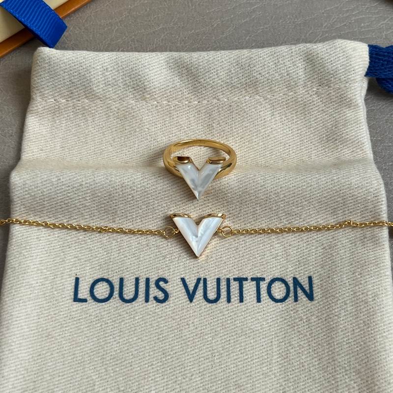 LV Bracelet 04yxh108 (3)