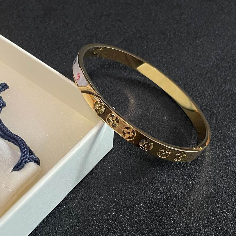 LV Bracelet 04yxh111 (1)