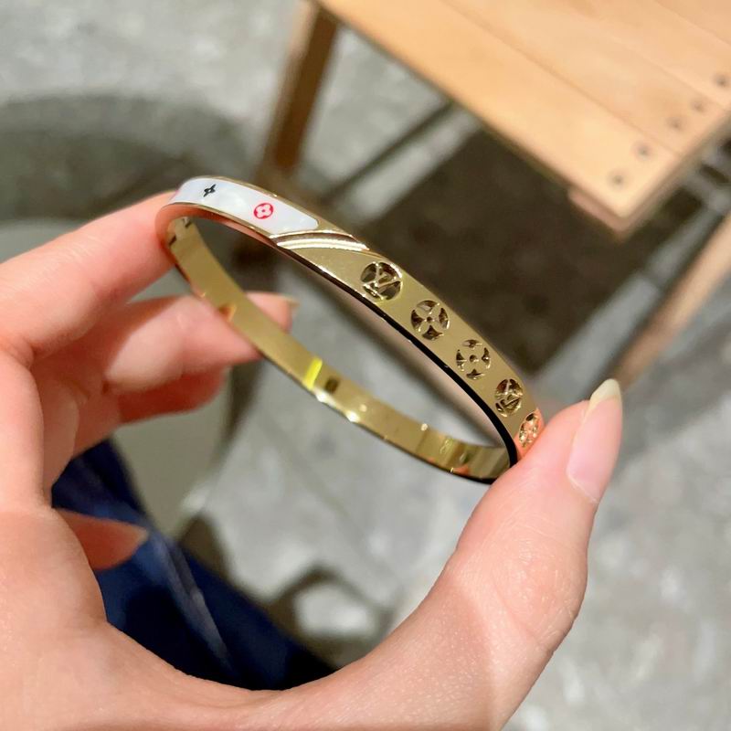 LV Bracelet 04yxh111 (5)