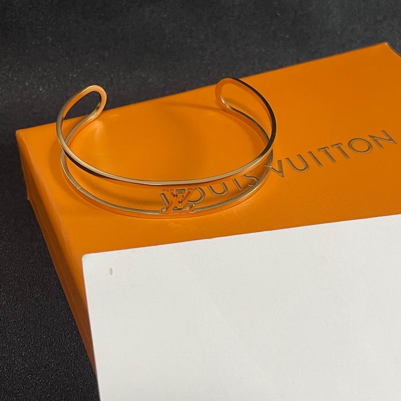 LV Bracelet 04yxh112 (1)
