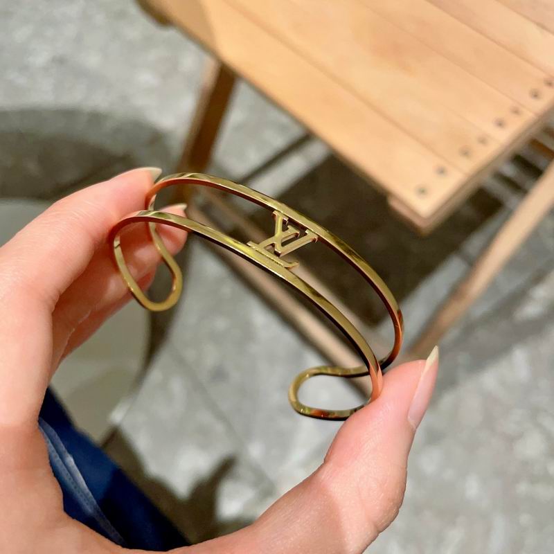 LV Bracelet 04yxh112 (5)