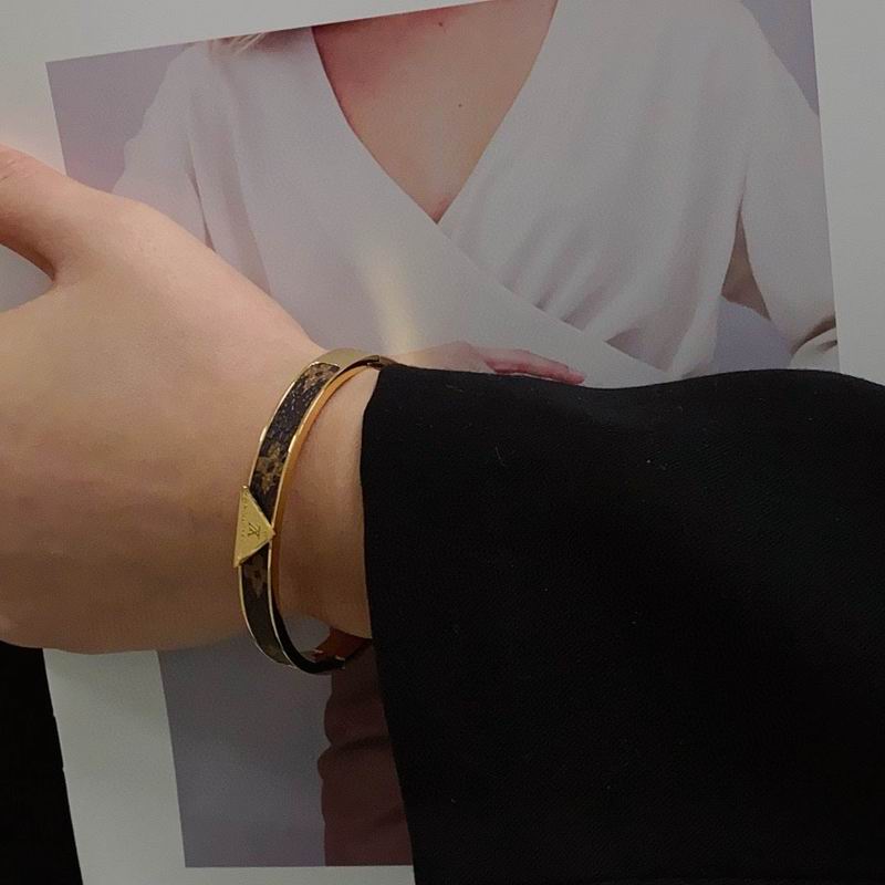 LV Bracelet 04yxh14 (5)