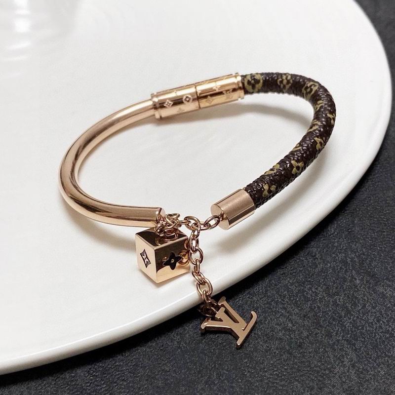 LV Bracelet 04yxh16 (1)