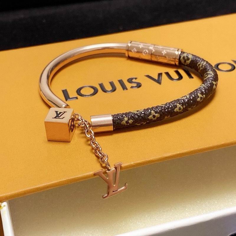 LV Bracelet 04yxh16 (4)