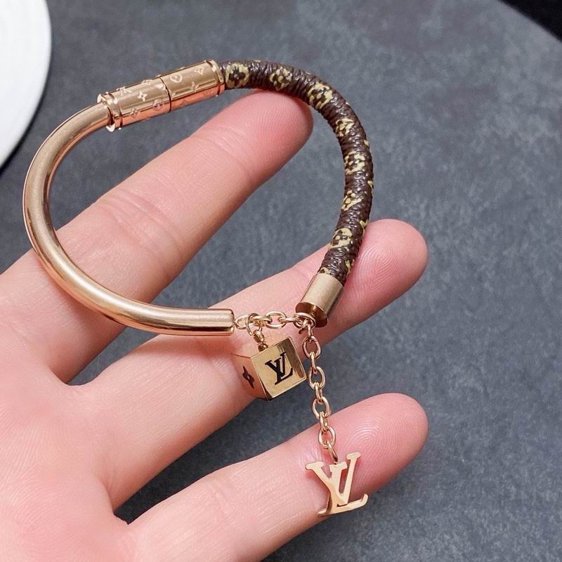 LV Bracelet 04yxh16 (6)