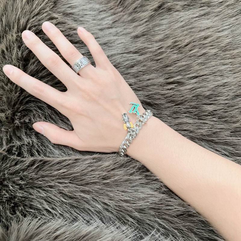 LV Bracelet 04yxh19 (4)