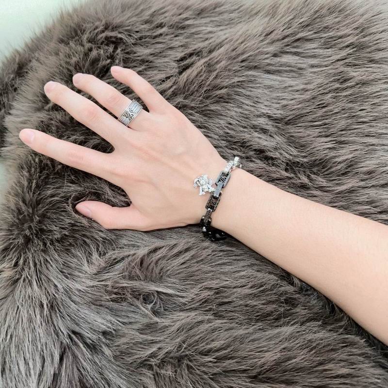LV Bracelet 04yxh21 (5)