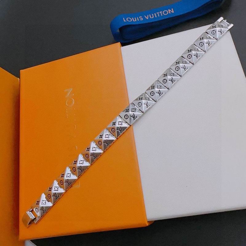 LV Bracelet 04yxh29 (2)