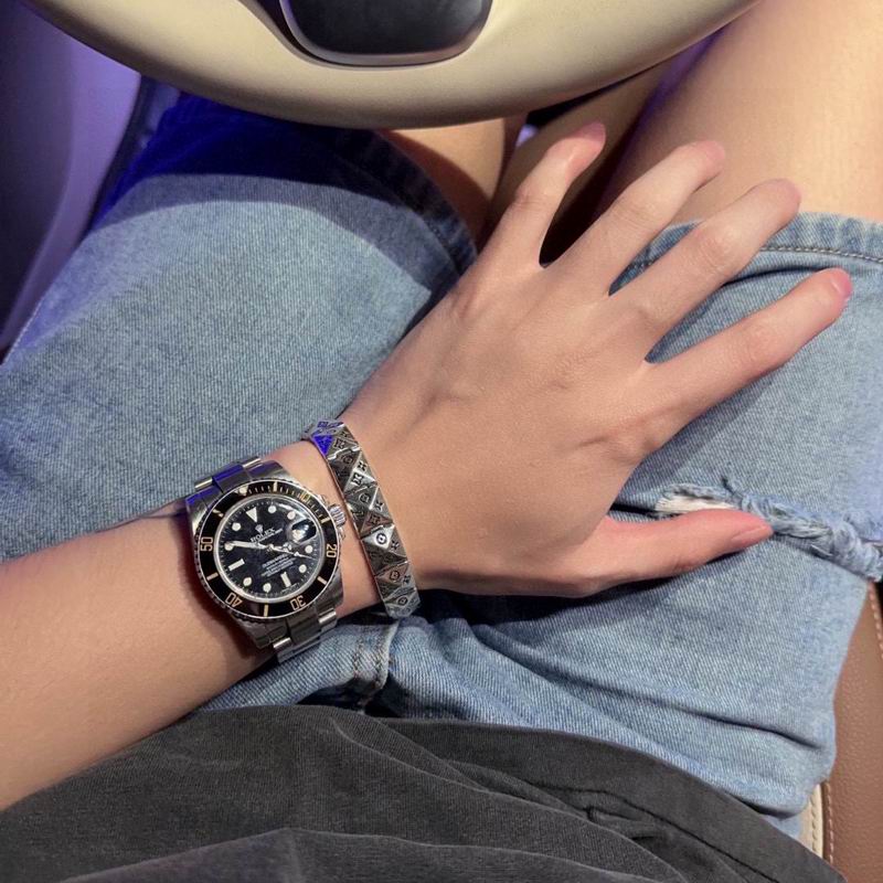 LV Bracelet 04yxh29 (4)