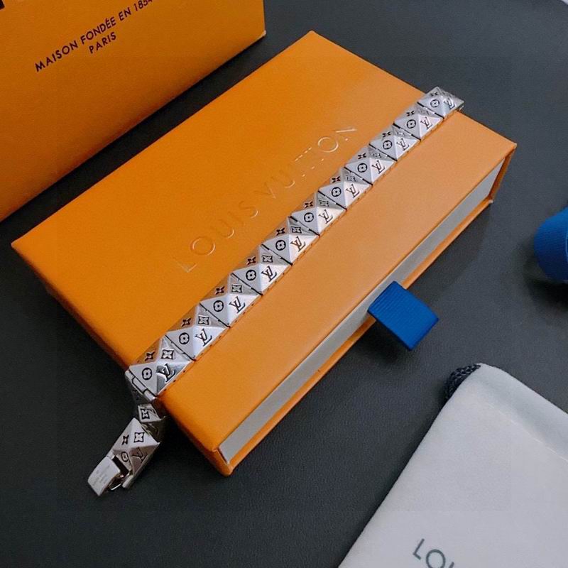 LV Bracelet 04yxh29 (6)