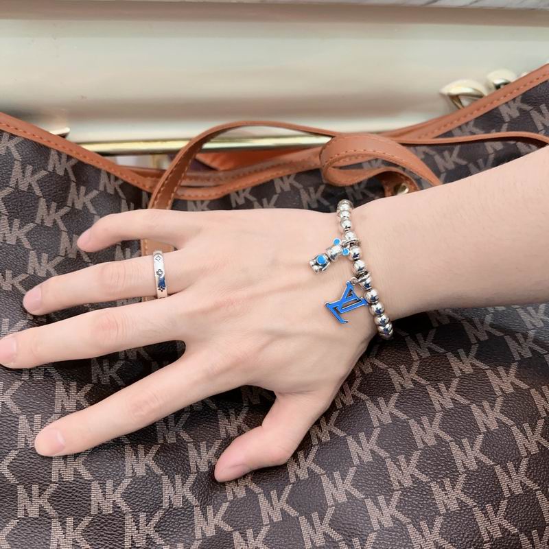LV Bracelet 04yxh35 (5)