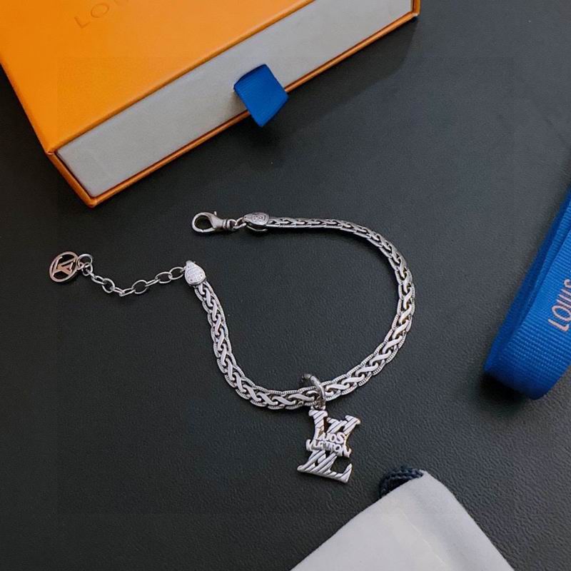 LV Bracelet 04yxh37 (2)