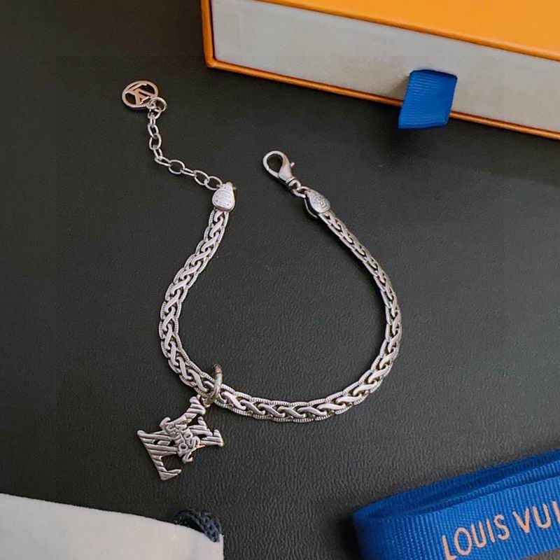 LV Bracelet 04yxh37 (5)