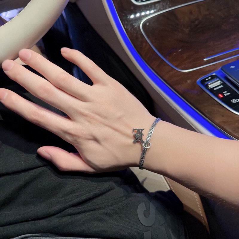 LV Bracelet 04yxh37 (7)