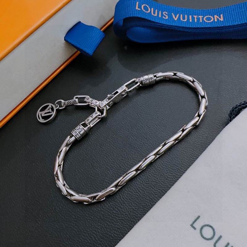LV Bracelet 04yxh38 (1)
