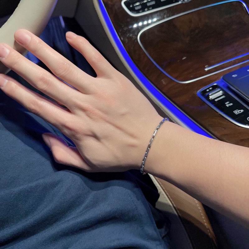 LV Bracelet 04yxh38 (3)