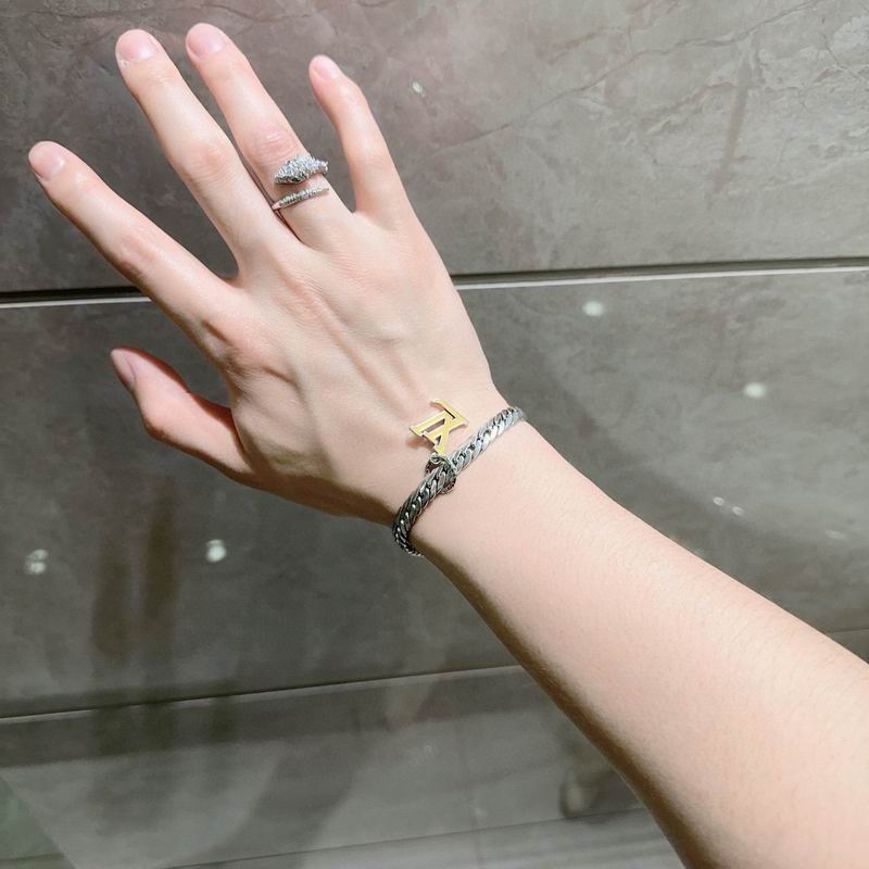 LV Bracelet 04yxh49 (4)