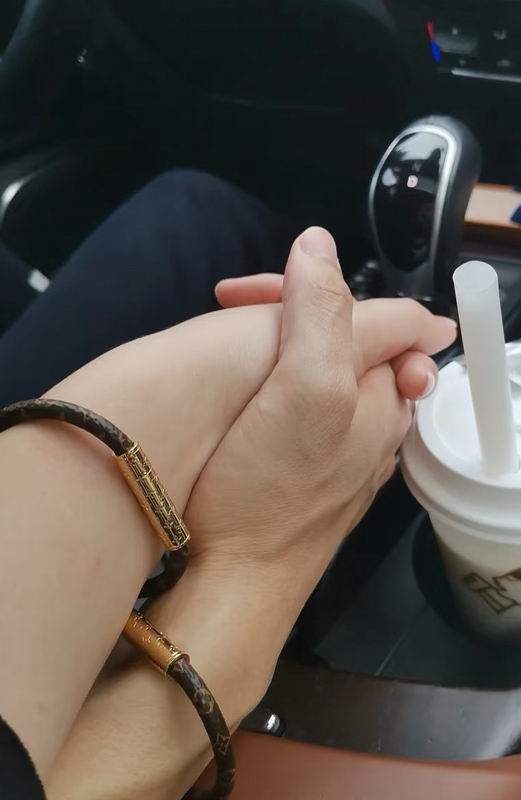 LV Bracelet 04yxh57 (3)