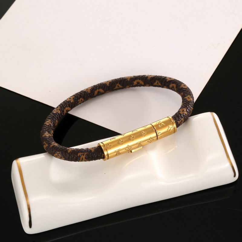 LV Bracelet 04yxh57 (5)