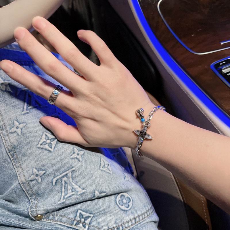 LV Bracelet 04yxh59 (4)