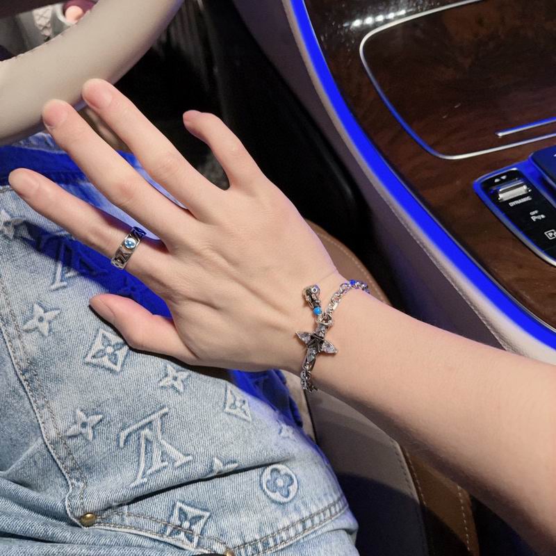 LV Bracelet 04yxh59 (8)