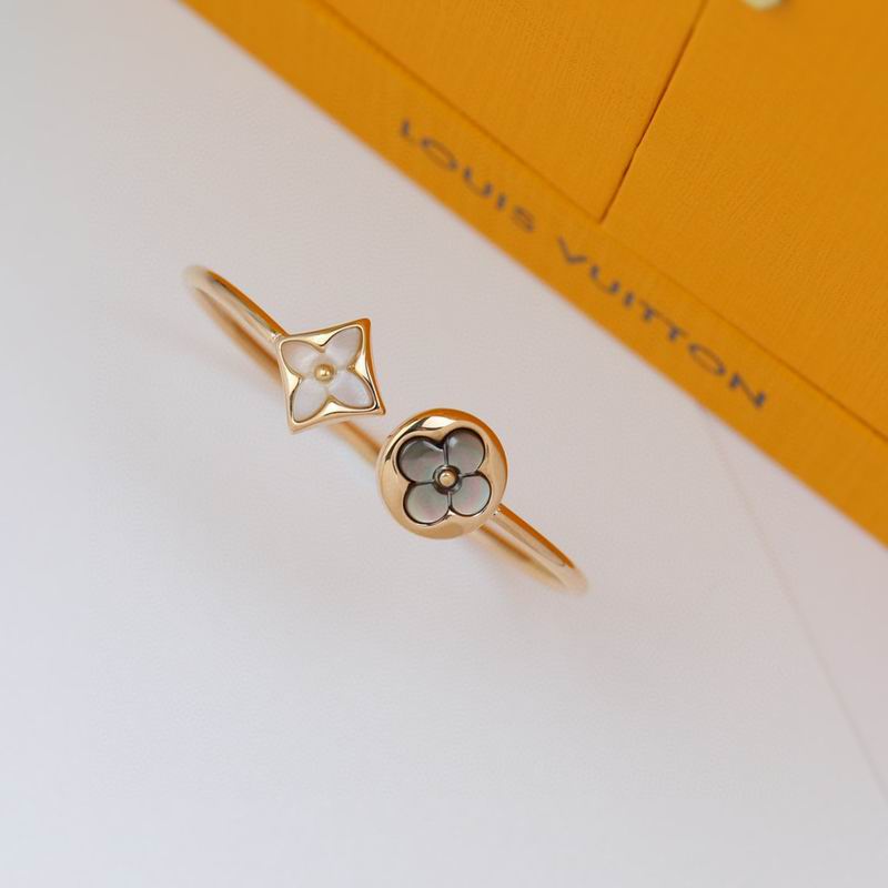 LV Bracelet 04yxh61 (4)