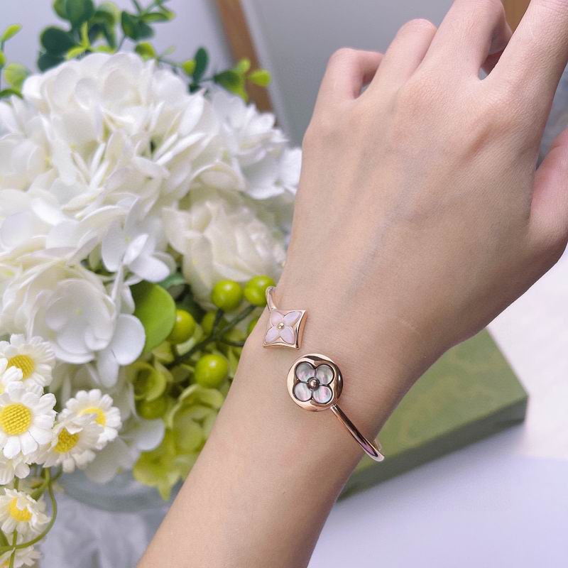 LV Bracelet 04yxh61 (8)