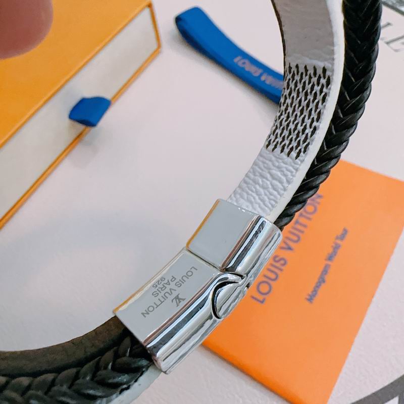 LV Bracelet 04yxh66 (4)