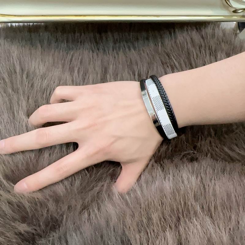 LV Bracelet 04yxh66 (5)