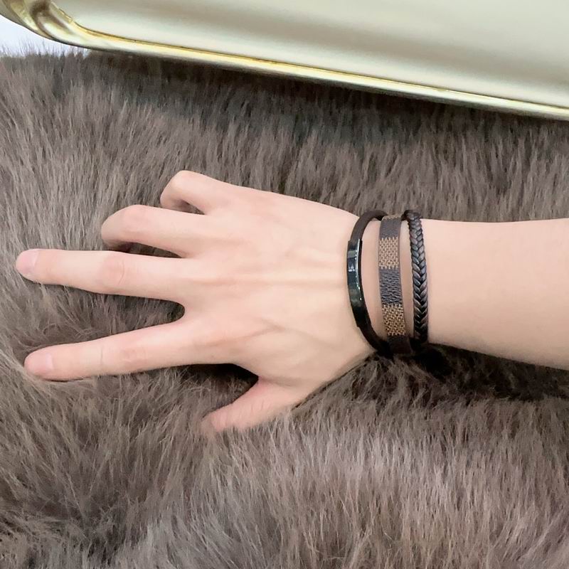 LV Bracelet 04yxh67 (5)