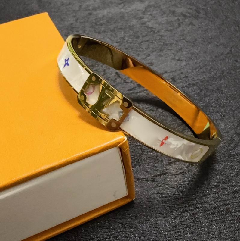 LV Bracelet 04yxh68 (2)
