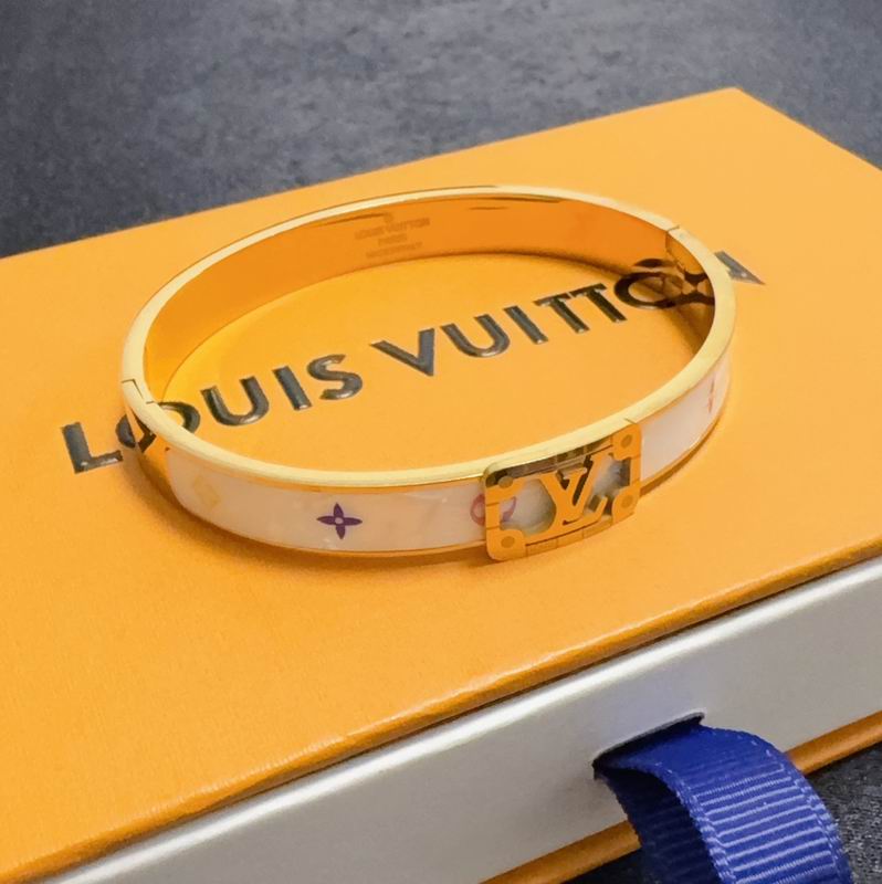 LV Bracelet 04yxh68 (4)