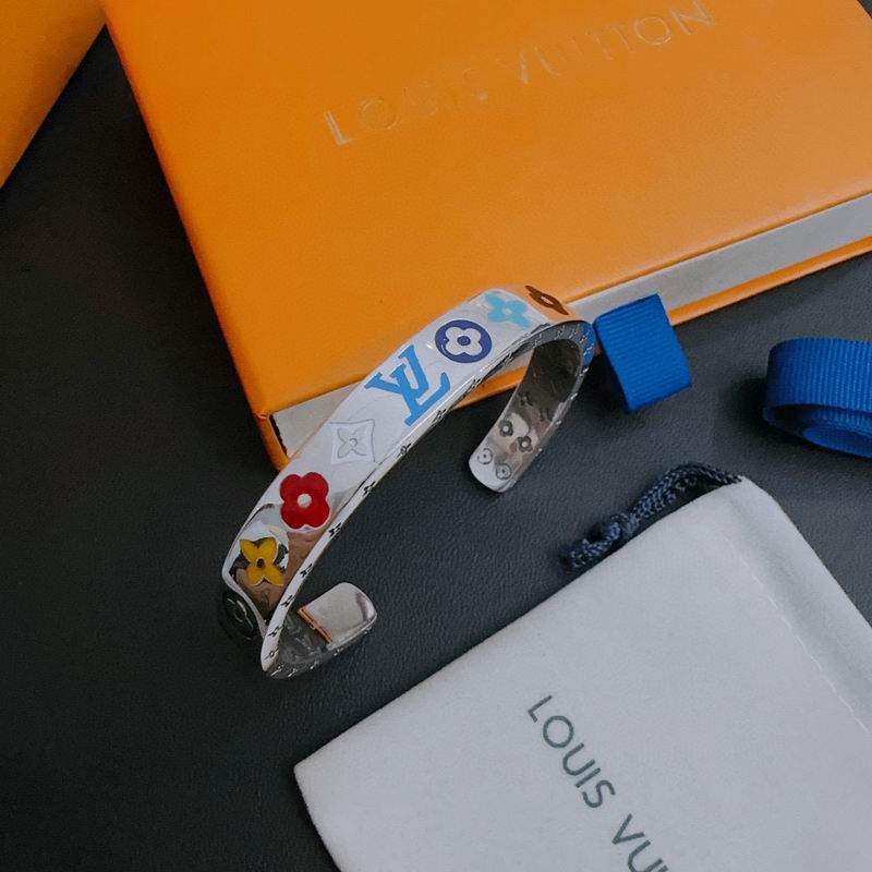 LV Bracelet 04yxh69 (1)